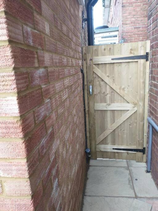 Cosy Garden Studio Room Minimum Two Night Booking Brighton Exterior photo