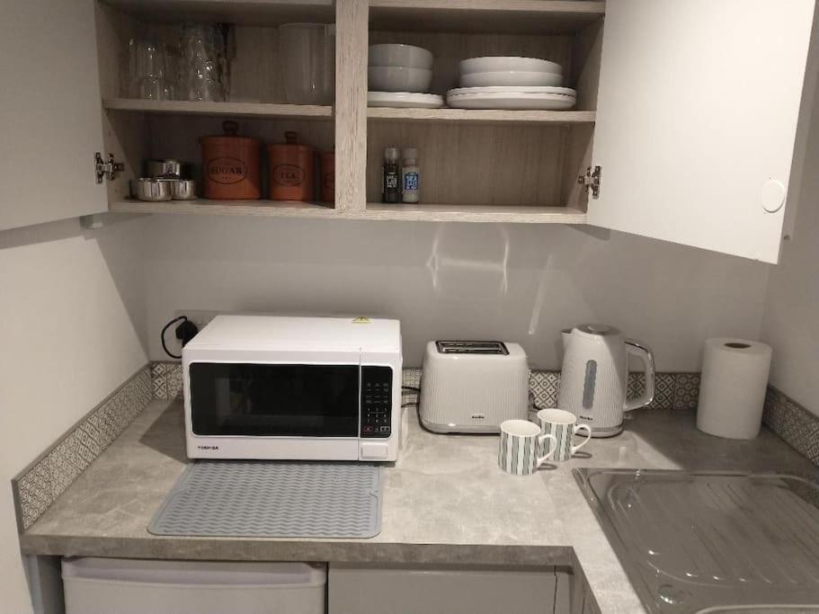 Cosy Garden Studio Room Minimum Two Night Booking Brighton Exterior photo